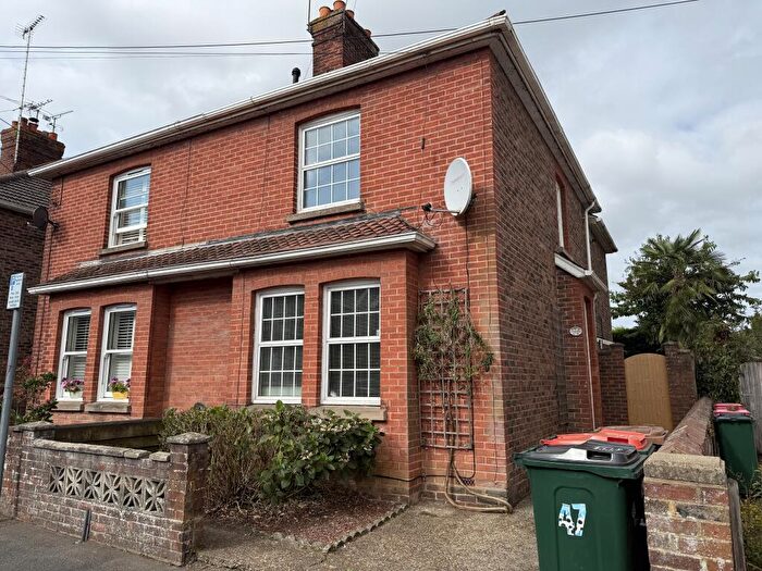 2 Bedroom Semi-Detached House To Rent In Malthouse Road, Crawley, RH10