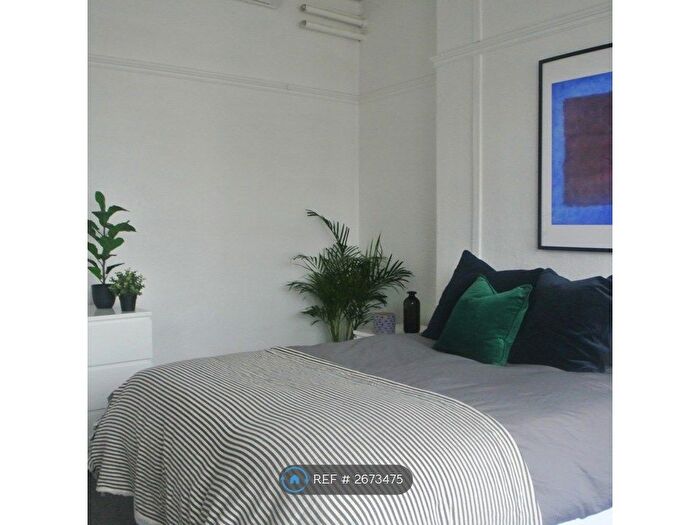 3 Bedroom Flat To Rent In Holyhead Road, Bangor, LL57
