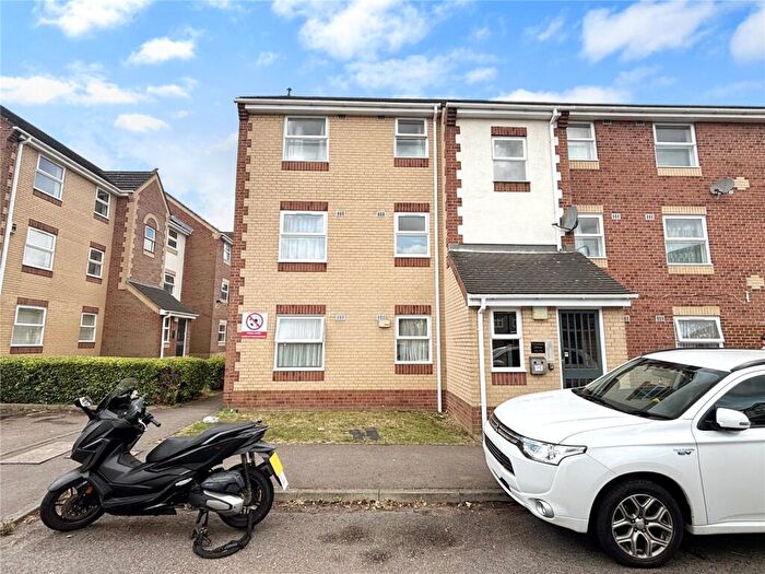 2 Bedroom Flat To Rent In Overton Drive, Chadwell Heath, Romford, RM6