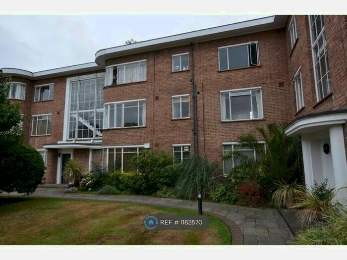 1 Bedroom Flat To Rent In Kingfisher Court, East Molesey, KT8