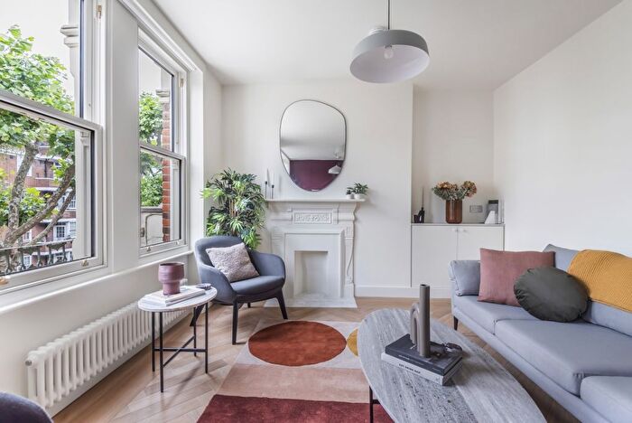 3 Bedroom Flat To Rent In Bridge Avenue, London, W6