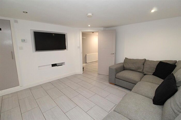 5 Bedroom Property To Rent In Kingsland Terrace, Pontypridd, CF37