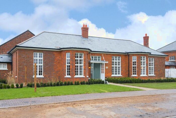 2 Bedroom Detached Bungalow To Rent In The Garden Quarter, Bicester, OX27