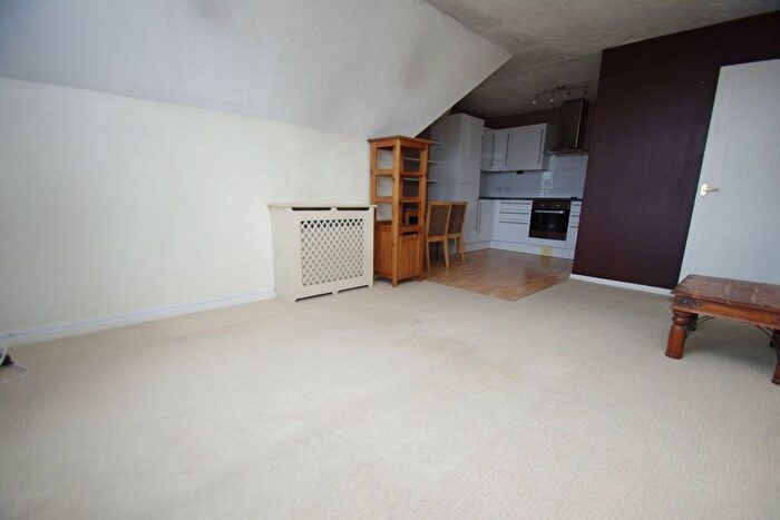 1 Bedroom Flat To Rent In Anglian Close, Watford, WD24