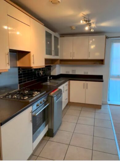 2 Bedroom Flat To Rent In East Croft House, Harrow, Greater London, HA2