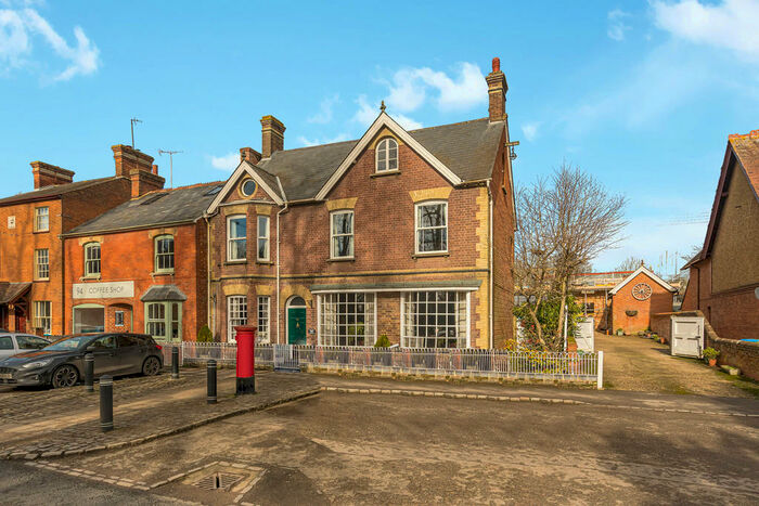 5 Bedroom Semi-Detached House For Sale In White Gates, Waddesdon, HP18