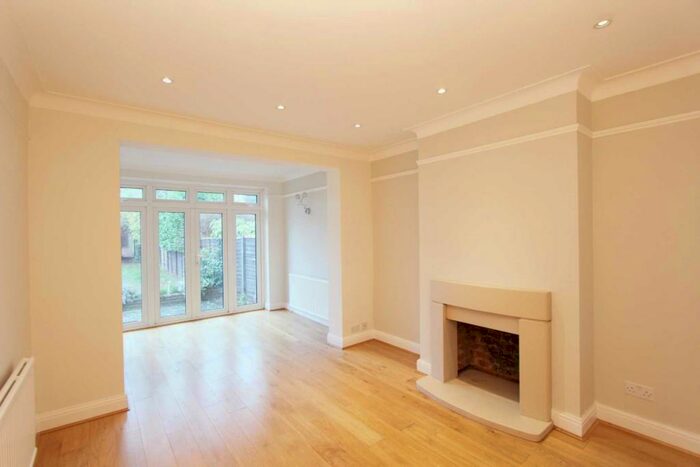 4 Bedroom Semi-Detached House To Rent In Vale Road, Worcester Park, KT4