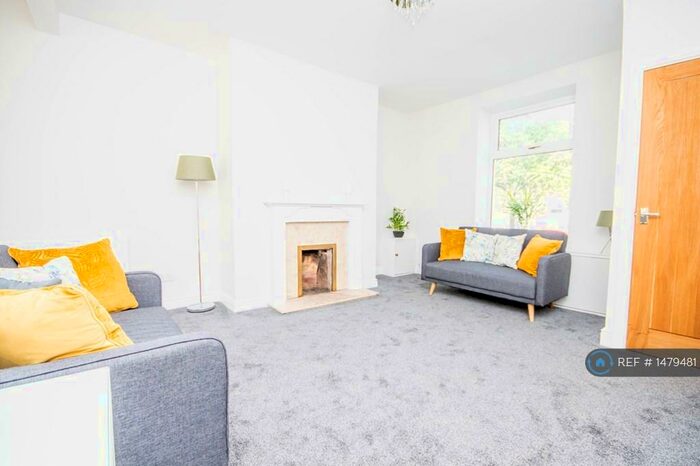 3 Bedroom End Of Terrace House To Rent In Avenue Parade, Accrington, BB5