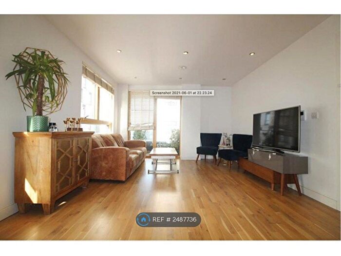 2 Bedroom Flat To Rent In Honister, Reading, RG1