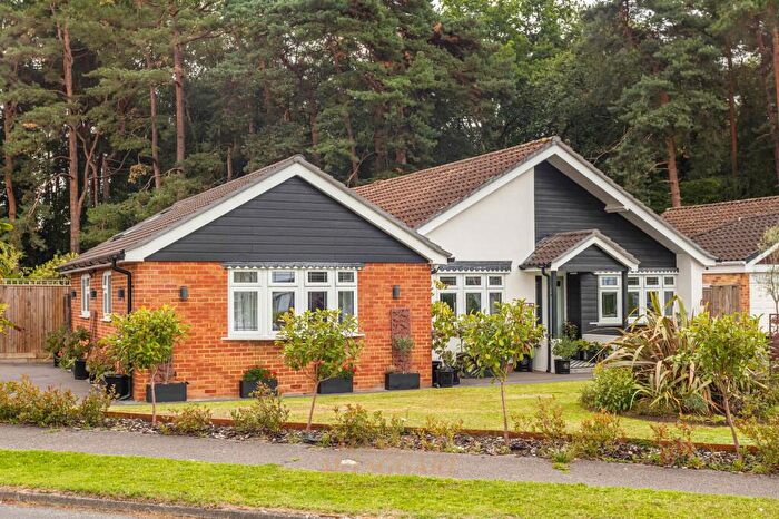 3 Bedroom Detached Bungalow For Sale In Knowle Drive, Copthorne, RH10
