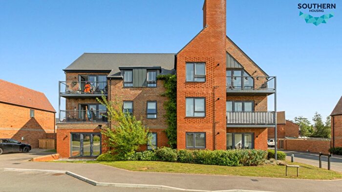 1 Bedroom Flat For Sale In Rosa Close, Godalming, GU7