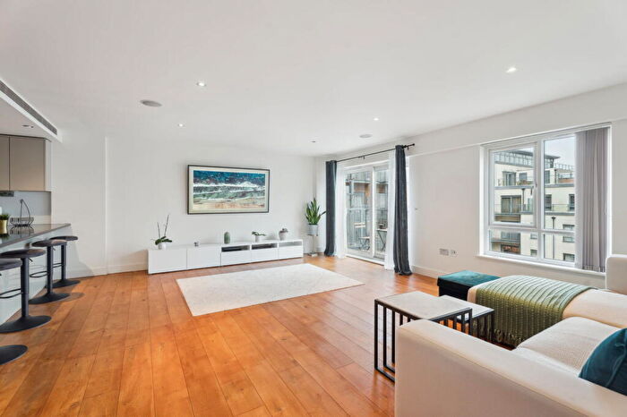 2 Bedroom Flat For Sale In Flat Croft House, Beaufort Park, NW9