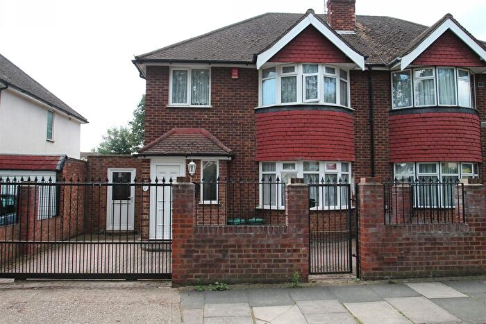 3 Bedroom Property To Rent In Maygoods Lane, Cowley, Uxbridge, UB8