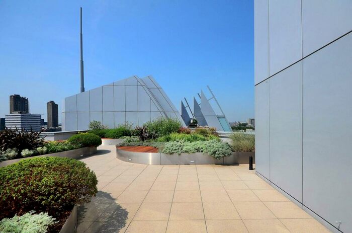 2 Bedroom Flat To Rent In Bezier Apartments, Old Street, London, EC1Y