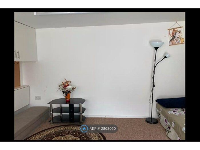 3 Bedroom Studio To Rent In Broomgrove Gardens, Edgware, HA8