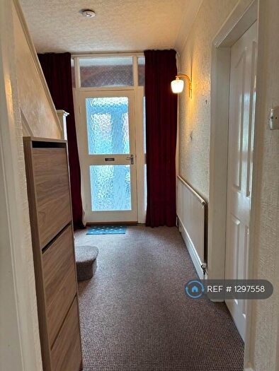 3 Bedroom Semi-Detached House To Rent In Cliff Gardens, Scunthorpe, DN15