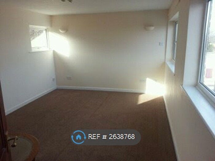 2 Bedroom Maisonette To Rent In Victoria Mews, Lymington, SO41