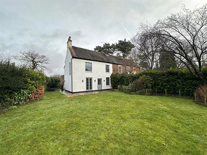 3 Bedroom Semi-Detached House To Rent In Wimborne Road West, Wimborne, BH21