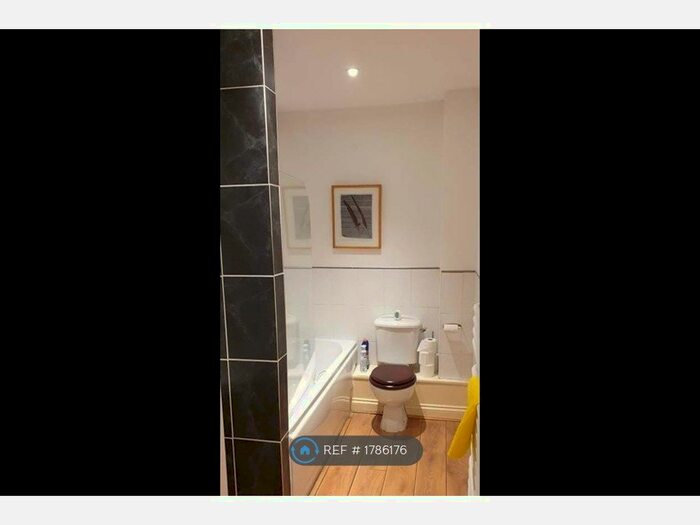 1 Bedroom Flat To Rent In Lidgett Lane, Leeds, LS8