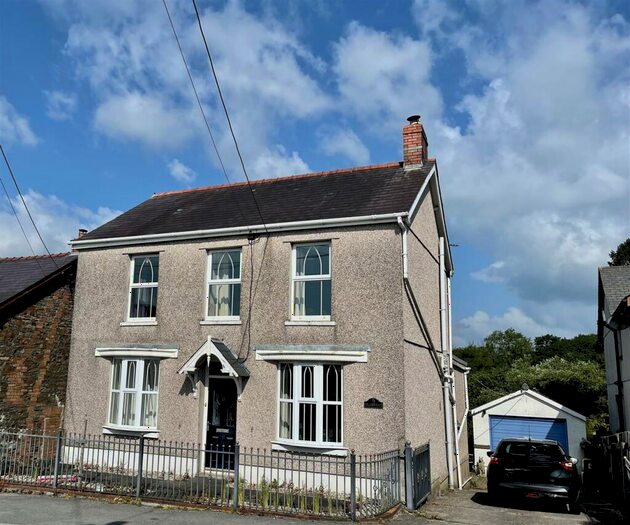 3 Bedroom Detached House For Sale In Thornhill Road, Cwmgwili, Llanelli, SA14