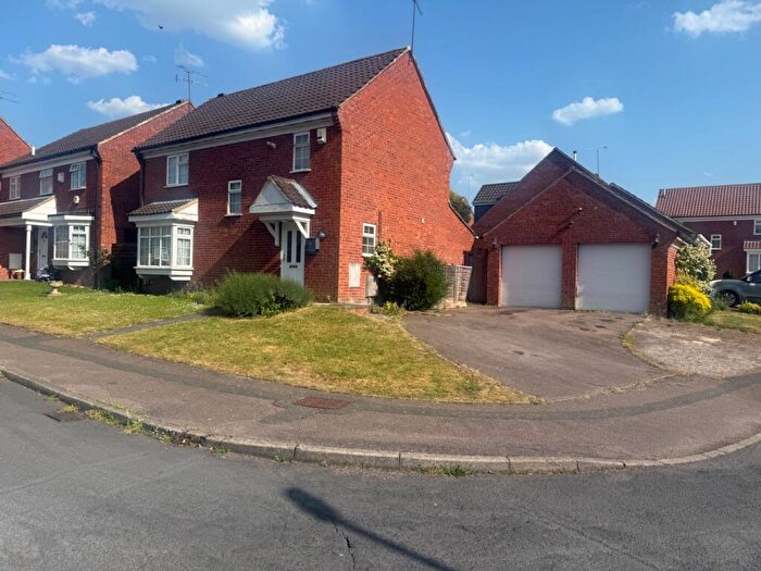 4 Bedroom Detached House For Sale In Quickswood, Luton, Bedfordshire, LU3