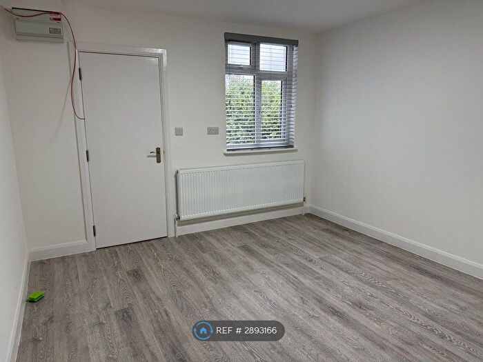 2 Bedroom Flat To Rent In Robinson Road, London, SW17