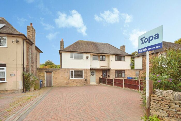 3 Bedroom Semi Detached House For Sale In Walton Road, Chesterfield, S40