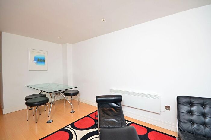 2 Bedroom Flat To Rent In Hoxton Square, Hoxton, London, N1