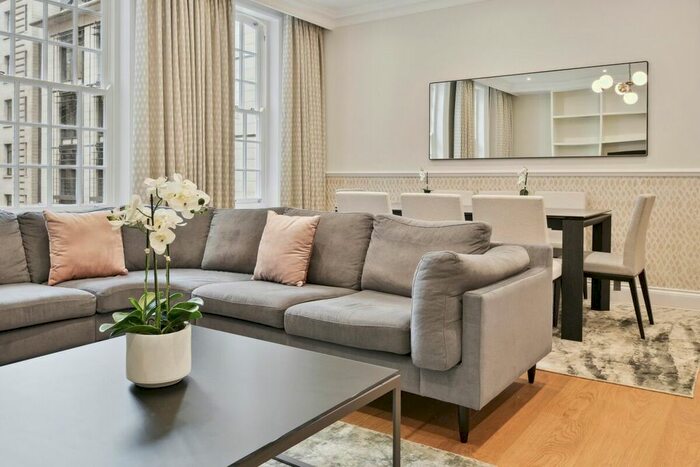 2 Bedroom Flat To Rent In Stratton Street, London, W1J