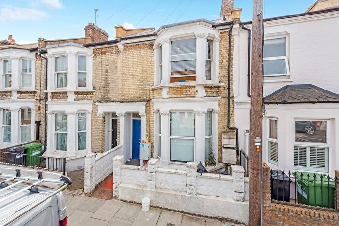2 Bedroom Flat For Sale In Cobbold Road, Wendell Park, Shepherd's Bush, W12