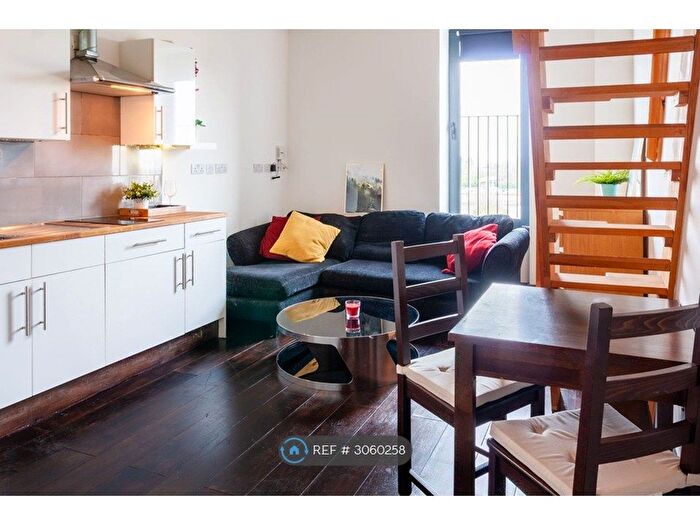 Studio To Rent In Edgware Road, London, NW2