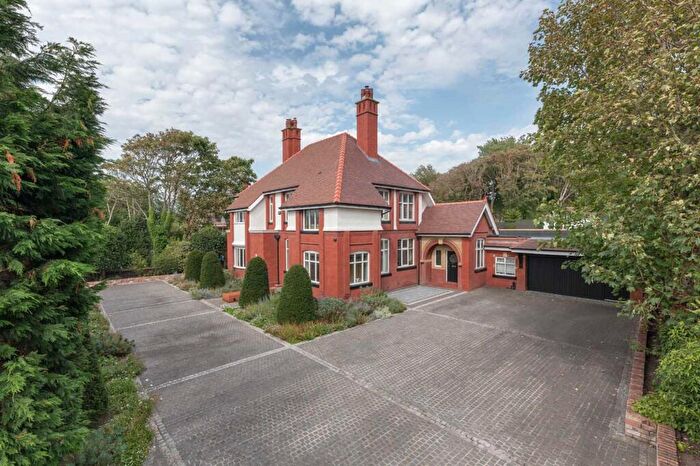 4 Bedroom Detached House For Sale In Sandringham Road, Birkdale, PR8