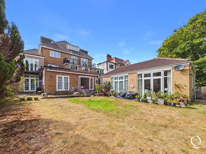 2 Bedroom Flat For Sale In Studland Road, Alum Chine, BH4
