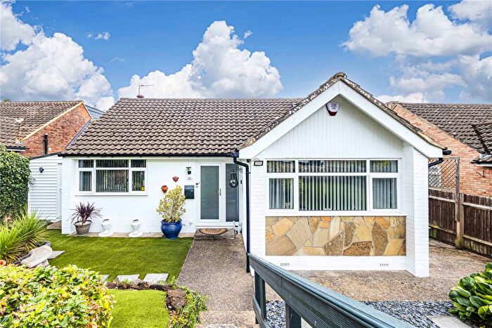 3 Bedroom Detached House For Sale In Brownlow Rise, Totternhoe, Central Bedfordshire, LU6