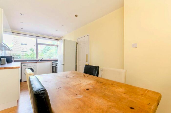 4 Bedroom Property To Rent In Greig Terrace, Kennington, London, SE17