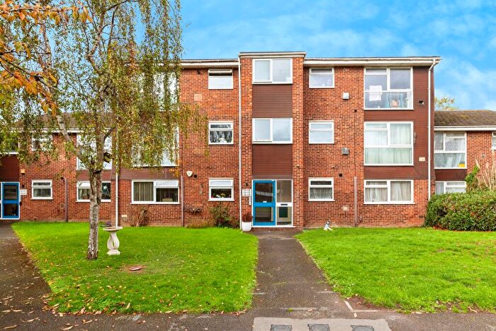 2 Bedroom Flat For Sale In Welland Close, Slough, SL3