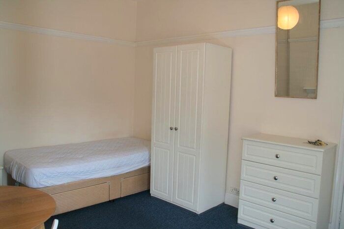 Studio To Rent In Hillfield Park, London, N10