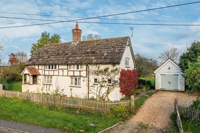 3 Bedroom Detached House For Sale In Lordings Road, Billingshurst, RH14