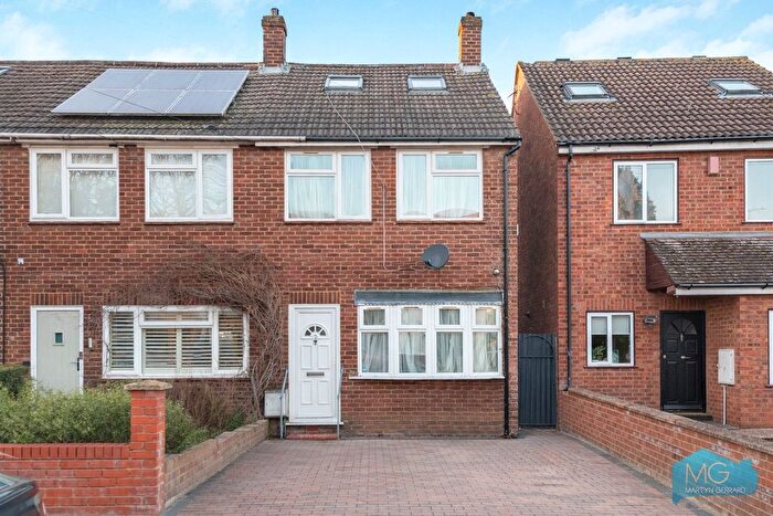 3 Bedroom Detached House For Sale In Alexandra Road, London, N10