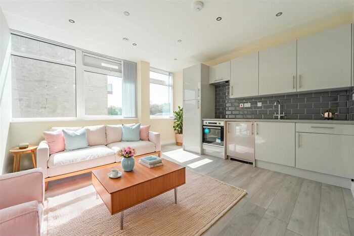2 Bedroom Flat To Rent In Manchester Road, Burnley, BB11
