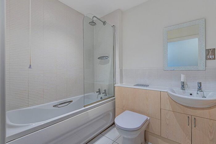 1 Bedroom Flat To Rent In Victoria Wharf, Watkiss Way, Cardiff, CF11
