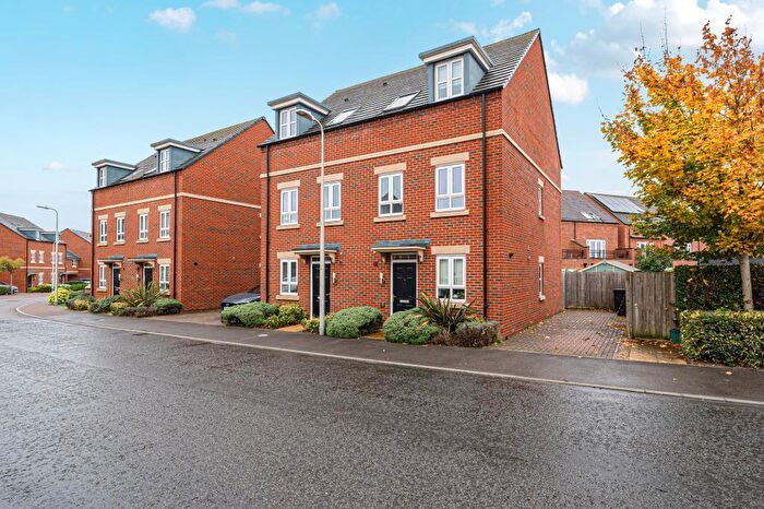 3 Bedroom Town House To Rent In Newbury, Berkshire, RG14