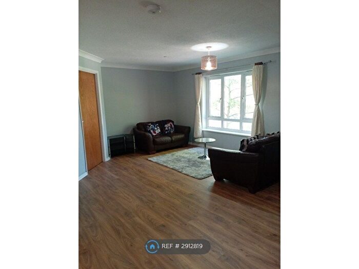 2 Bedroom Flat To Rent In Brook Court, Nottingham, NG7
