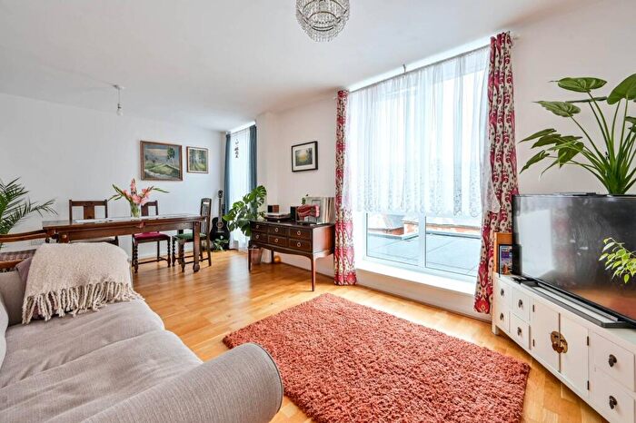 1 Bedroom Flat For Sale In Martyr Road, Guildford, GU1