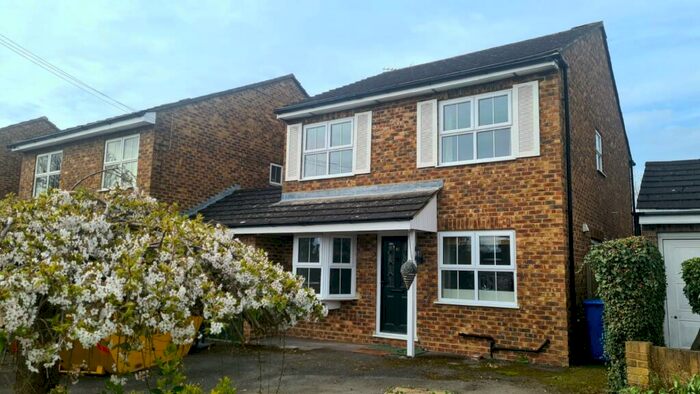 4 Bedroom Link Detached House To Rent In Highway Avenue, Maidenhead, SL6