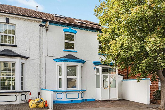 4 Bedroom Semi-Detached House For Sale In Cobden Road, London, SE25