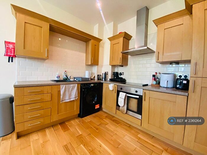 2 Bedroom Flat To Rent In Richardshaw Lane, Pudsey, LS28