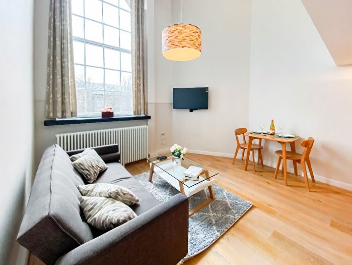 1 Bedroom Flat To Rent In Flat, Mcdonald Road, Broughton, Edinburgh, EH7