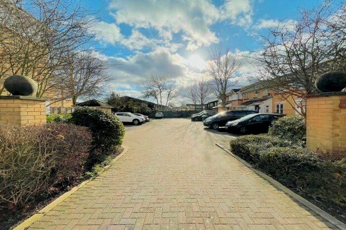 3 Bedroom Property To Rent In Floathaven Close, London SE28