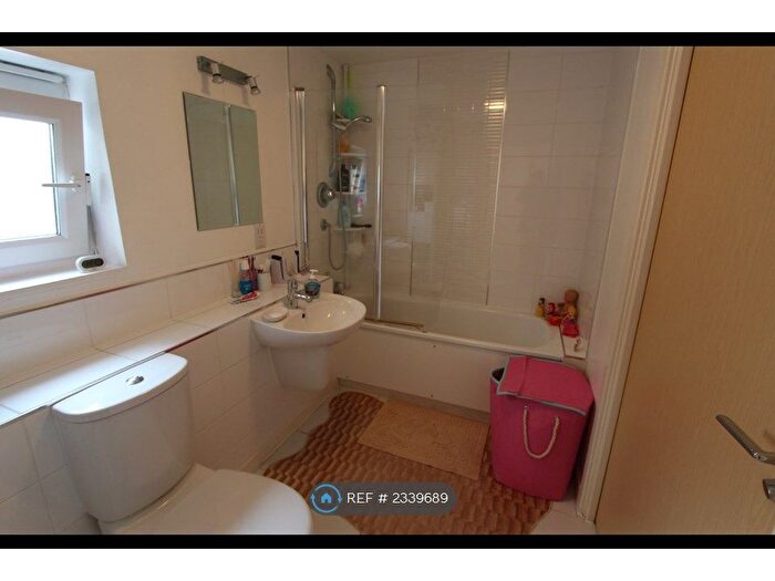 2 Bedroom Flat To Rent In Dunn Street, London, E8